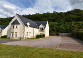 Conaglen, Glenloch View, Fort William 2-Bedroom Loch Side Flat